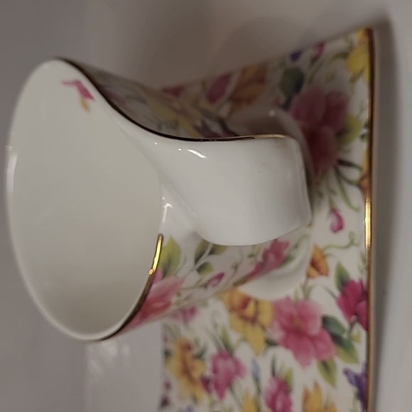 Adeline collection England design teacup and saucer - Picture 2 of 6